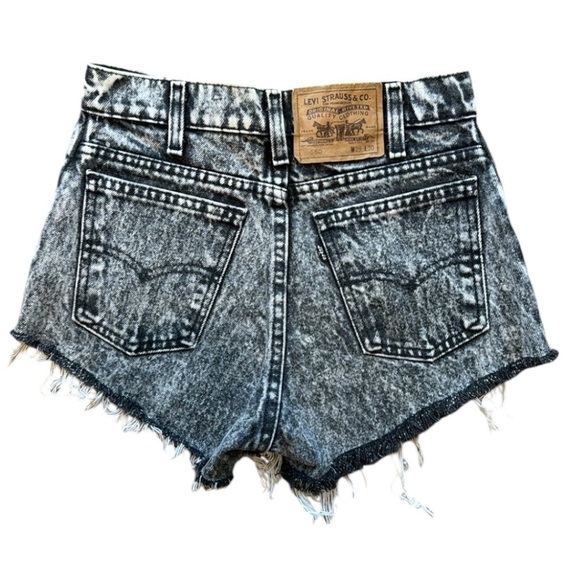 Vintage LEVI'S 550 Black Frayed Raw Edge Jean Shorts‎ Waist 29 - Picture 1 of 10